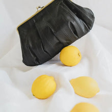 Load image into Gallery viewer, Hobo and Hutch - Bertie Clutch Noir