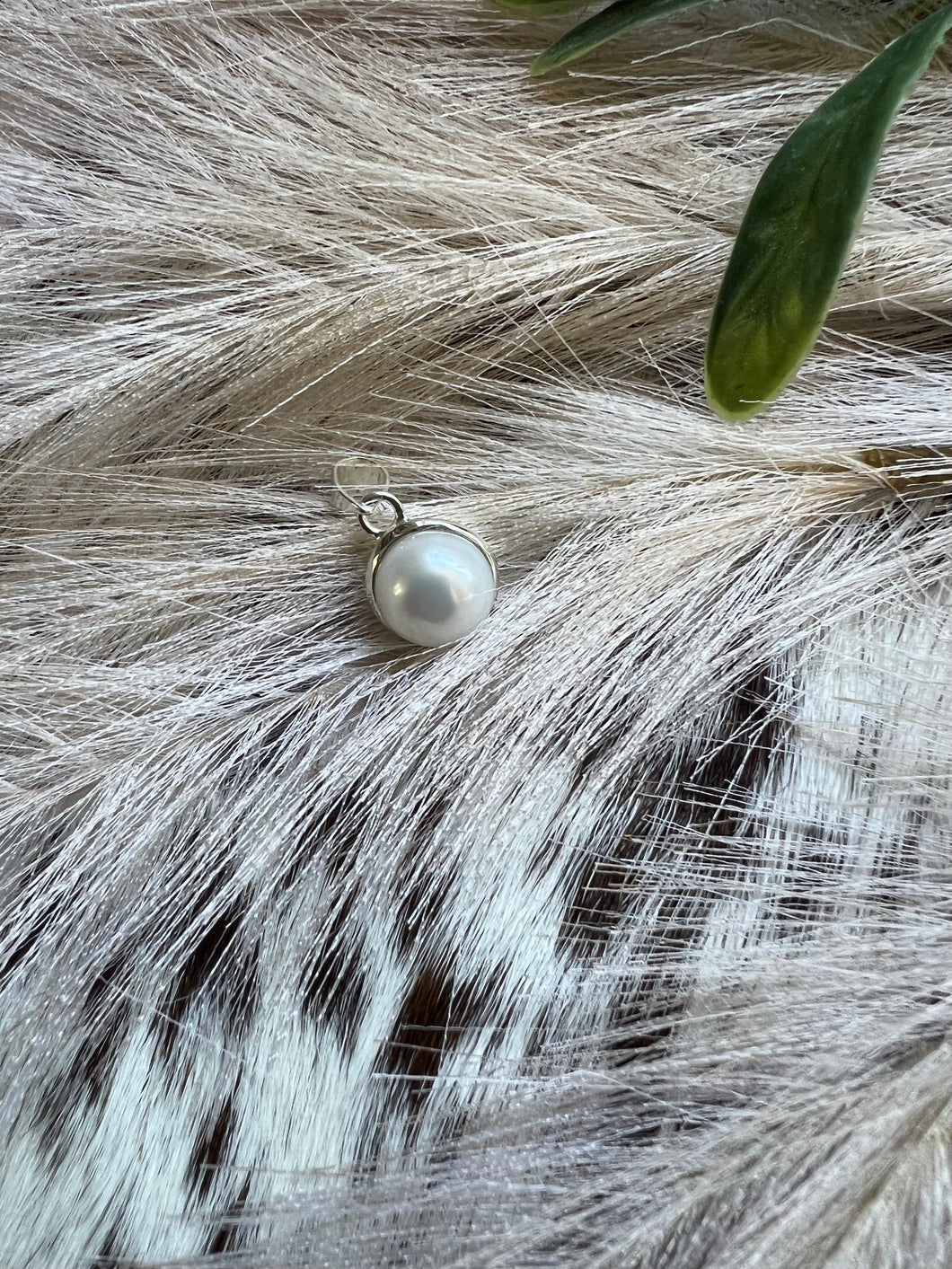 Round Freshwater Pearl Pendant - White