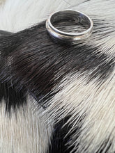 Load image into Gallery viewer, Plain Silver Spinner Ring Size 7.5