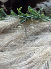 Load image into Gallery viewer, Keshi Pearl Dangle