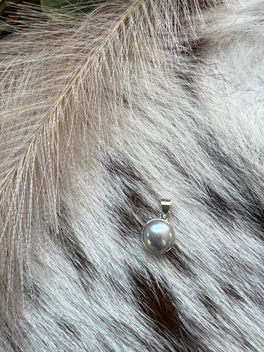 Round Freshwater Pearl Pendant - Grey