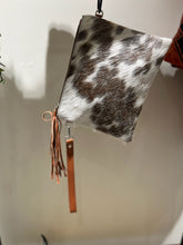 Load image into Gallery viewer, Elsie Large Clutch - 1 Tan