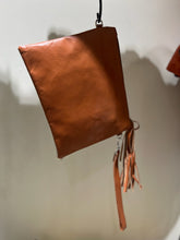 Load image into Gallery viewer, Elsie Large Clutch - 1 Tan