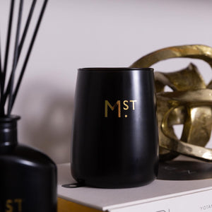 MOSS STREET - VANILLA CARAMEL SCENTED SOY CANDLE