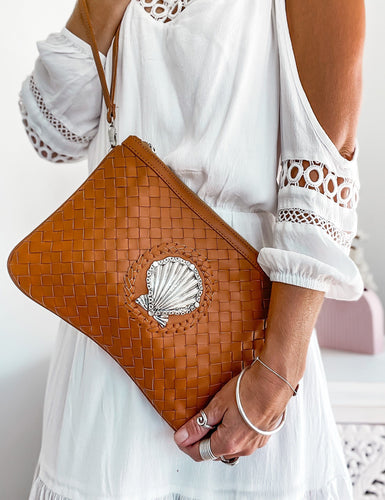 MAHIYA - Mermaid Shell Clutch