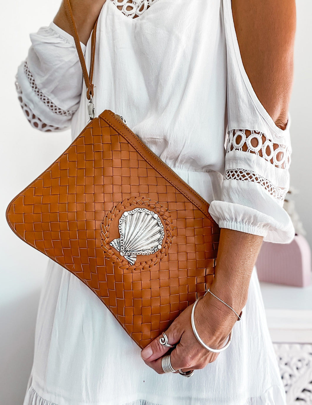 MAHIYA - Mermaid Shell Clutch