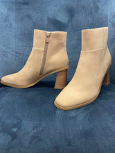 Load image into Gallery viewer, Molly Boots - Camel