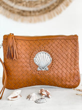 Load image into Gallery viewer, MAHIYA - Mermaid Shell Clutch