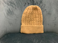 Load image into Gallery viewer, IVYS cable knit beanie