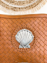 Load image into Gallery viewer, MAHIYA - Mermaid Shell Clutch