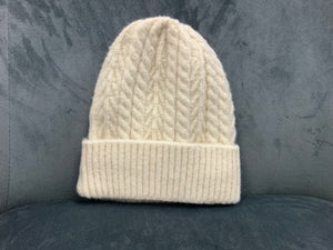IVYS cable knit beanie